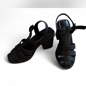 Iconic 90s Matte Black Heeled Fisherman Sandals